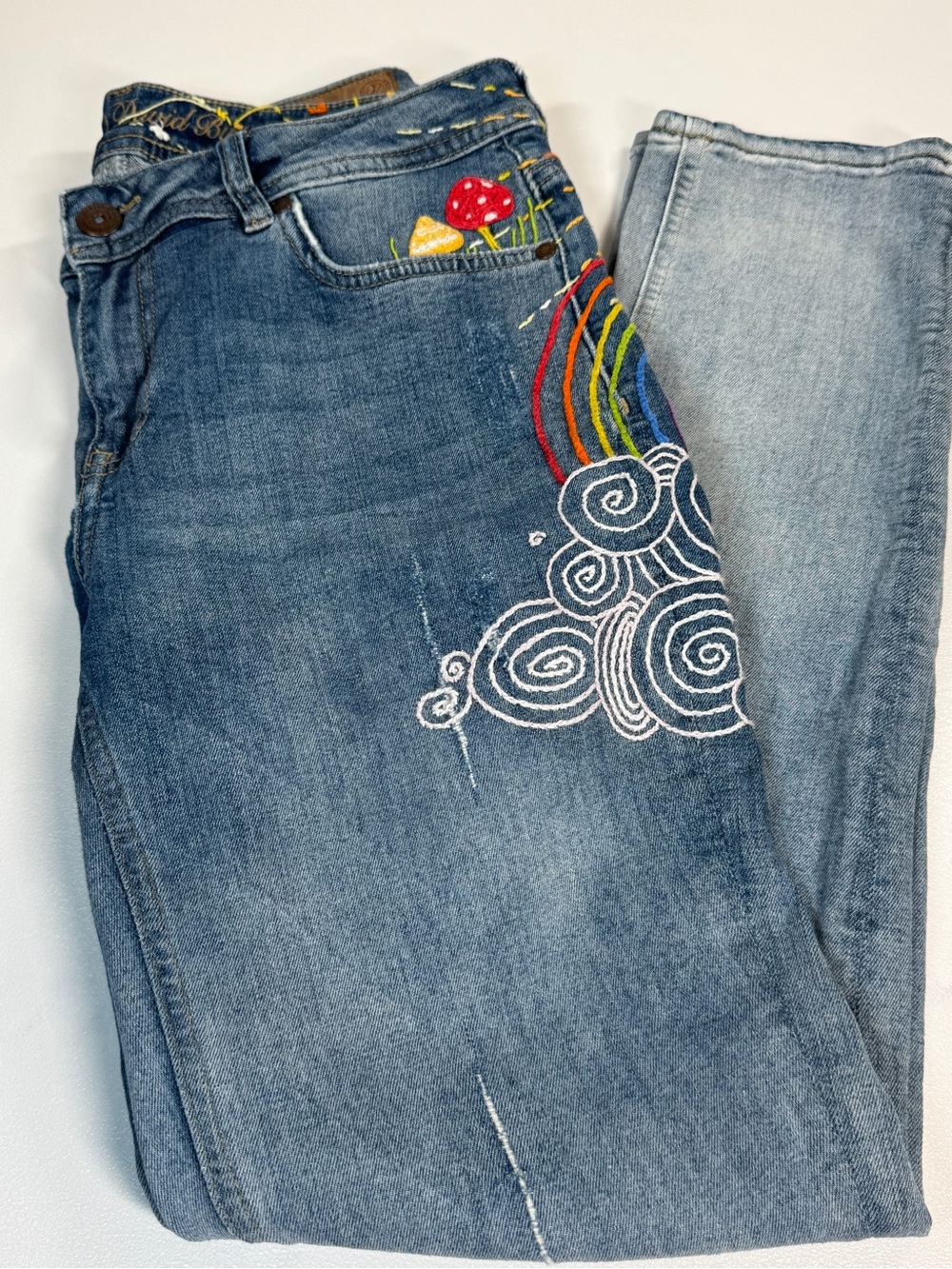 Buffalo David Bitton Embroidered Jeans Henya Women’s 31 Boyfriend Mushrooms